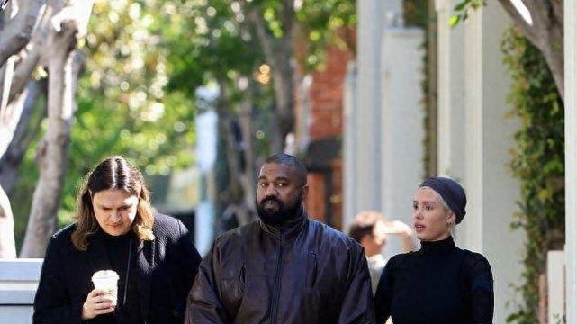 坎爷带28岁新婚妻外出，卡戴珊的继任者背影也别致，就是胸前太沉重