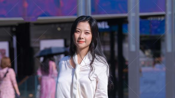 穿衣搭配 有一种性感叫微胖，一身白还能美出新气质，全靠穿衣小心机！