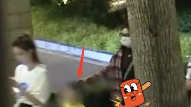 |好消息！冯绍峰和赵丽颖终于复合了，首次合体带娃聚餐还穿情侣装