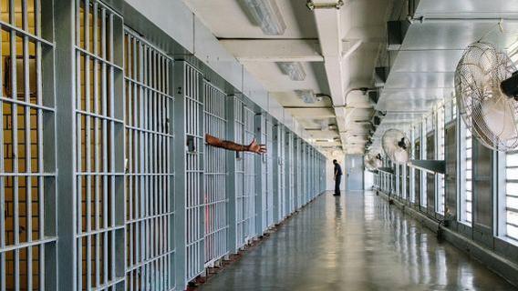 薪酬|报考监狱公务员好不好，为什么监狱公务员要和其他单位分开招聘