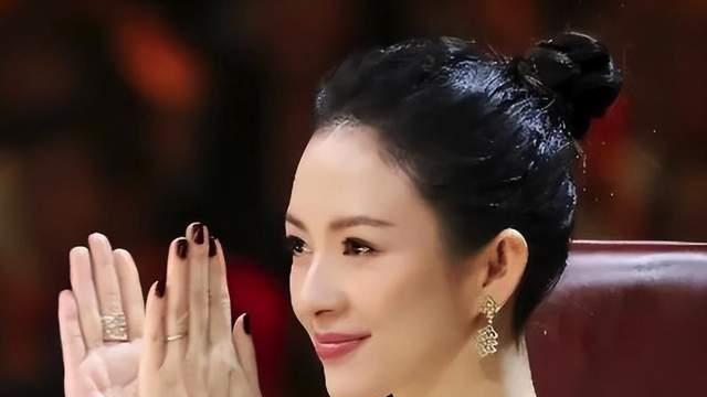 章子怡，穿红肚兜威胁张艺谋照片再曝光，原来她对自己比对汪峰狠