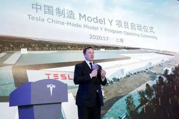 新能源|特斯拉高薪招聘遭举报，中国的未来在比亚迪曹德旺们