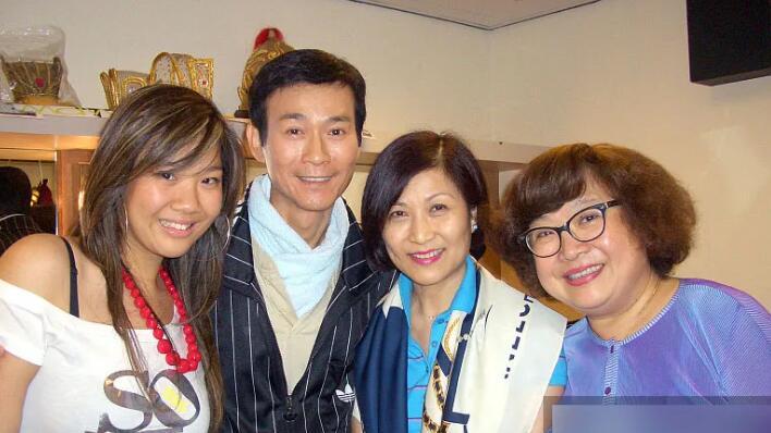 郑少秋55岁大女儿美国寓所自杀身亡，父母均联系不上无法办后事