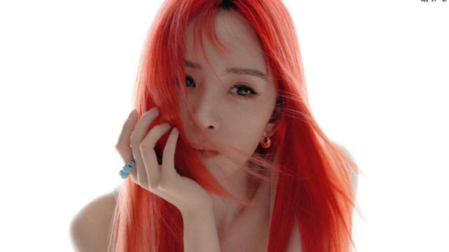 杨幂|36岁杨幂红发造型曝光，精修与未修图差距大，头发稀松还在强撑少女感