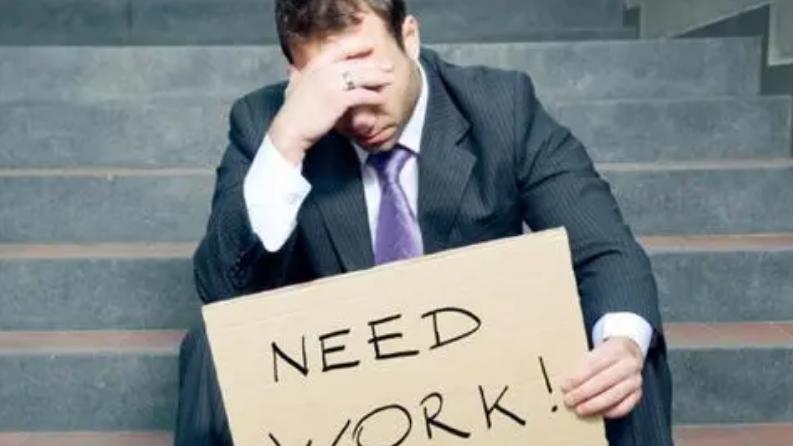 成年人没有钱，就没有回家的底气了？