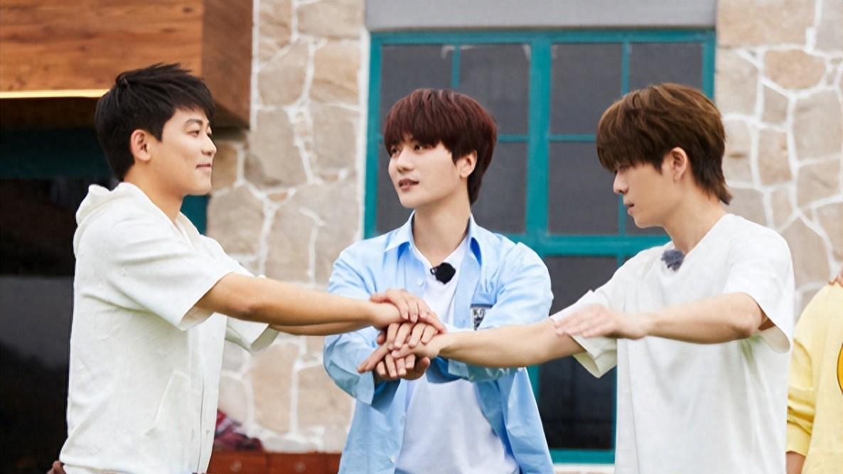 《快乐老友记》直播睡觉，观看人数高达几十万，却被吐槽消耗人气