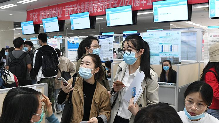 应届生|毕业之后才知道，校招和社招的差距是如此之大，应届生应做好抉择