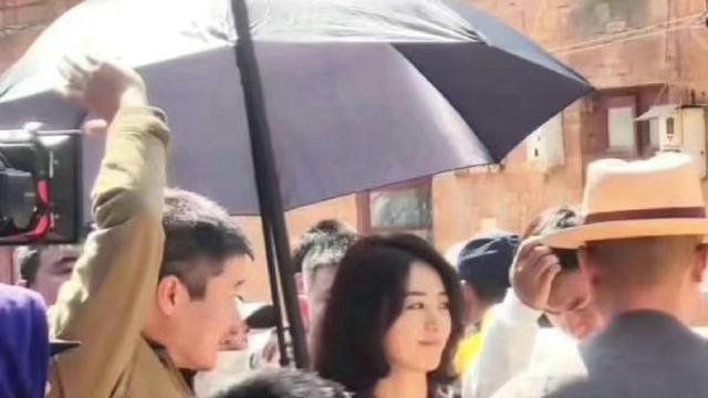 赵丽颖|百变赵丽颖！搭档肖央出演新电影《虎狼之路》，短发造型很温柔