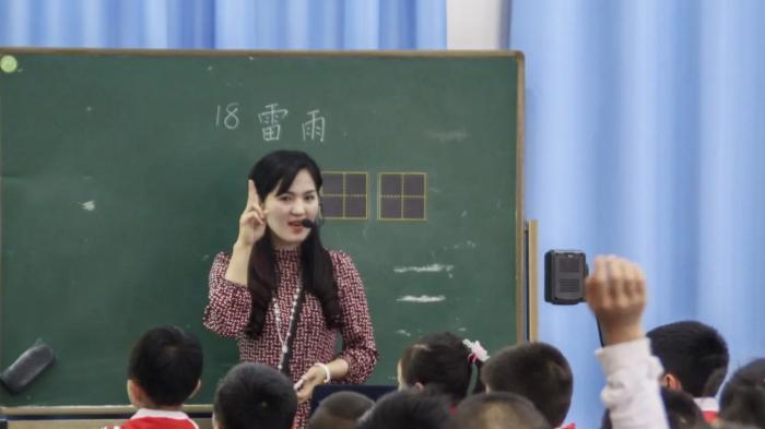 上海市|山东一老师发文称，降薪后到手只有3500元，想辞职又舍不得寒暑假