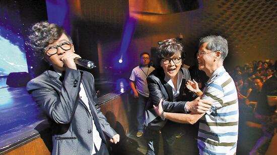 廖百威|34岁的广州演员廖廷君，戏里是康祈祖员工，现实中是廖百威之子