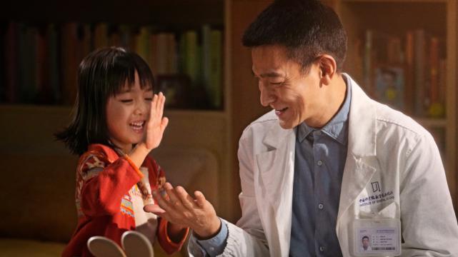 刘德华|仅32万港元，《流浪地球2》香港票房扑街，刘德华卖力宣发也没用