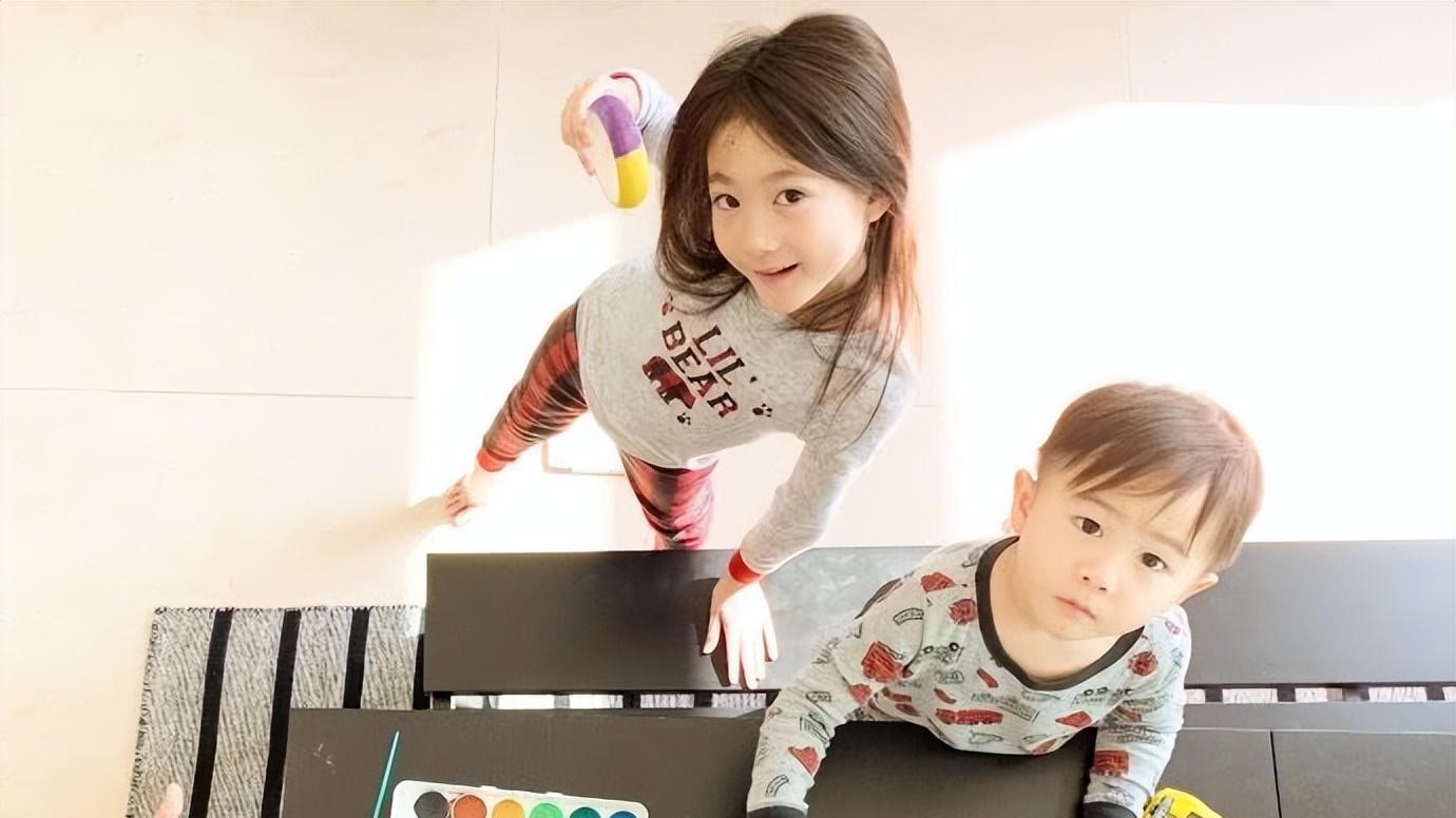 奥莉|李小鹏11岁女儿近照曝光，“萌神”奥莉长大了，五官精致越来越美