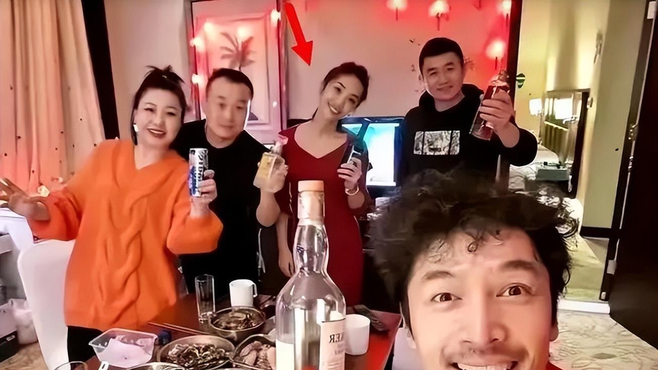 胡歌|回顾：胡歌老婆黄曦宁近照流出，终于知道胡歌为什么要娶她了