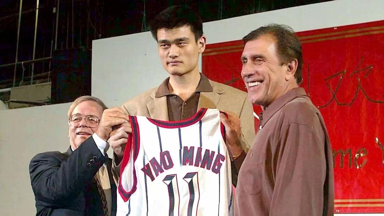 姚明在2002年当选NBA状元秀，同届球员职业生涯成就如何？仅一人超姚明！