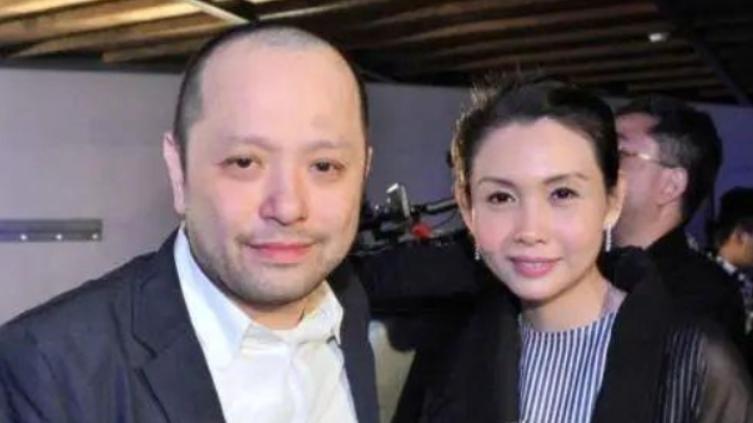 邱淑贞女儿与玄彬同框，亲密揽肩笑开花，俊男靓女画面养眼