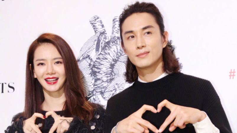 张艺兴|姐弟恋？张艺兴李沁疑恋情曝光！十指相扣漫步街头好甜蜜