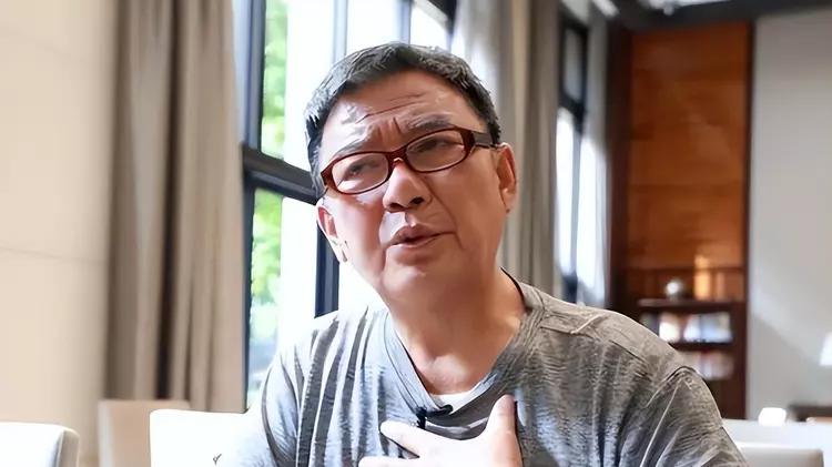 1990年，李立群在河南找到亲哥，看到哥穷得叮当响，他做了什么？