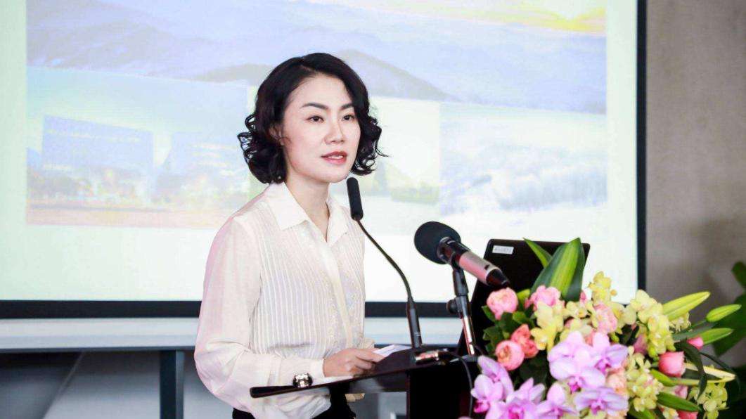 朱旭|“美女秘书”朱旭：年薪849万年终奖1000万，起步同戴璐副局长