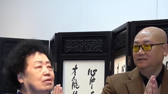 陈丽华|迟重瑞夫妻举办追悼会，陈丽华悲痛哭泣，迟重瑞递纸搀扶满脸心疼