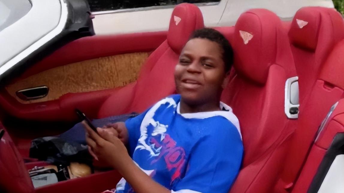 吴京“干儿子”太膨胀，一夜成名，豪车名牌不离手