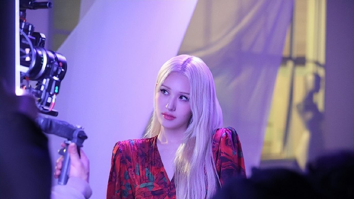 韩国女星承认，因长得像洋娃娃被欺负，求整容让自己像韩国孩子