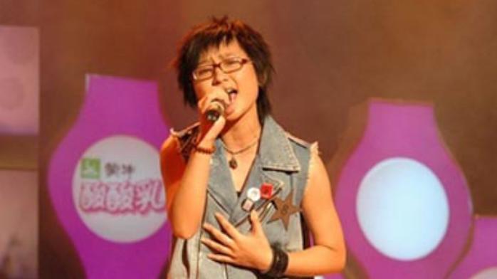 回顾：周笔畅整容后大方回应：原本照着杨幂整，结果整完却像杨紫！