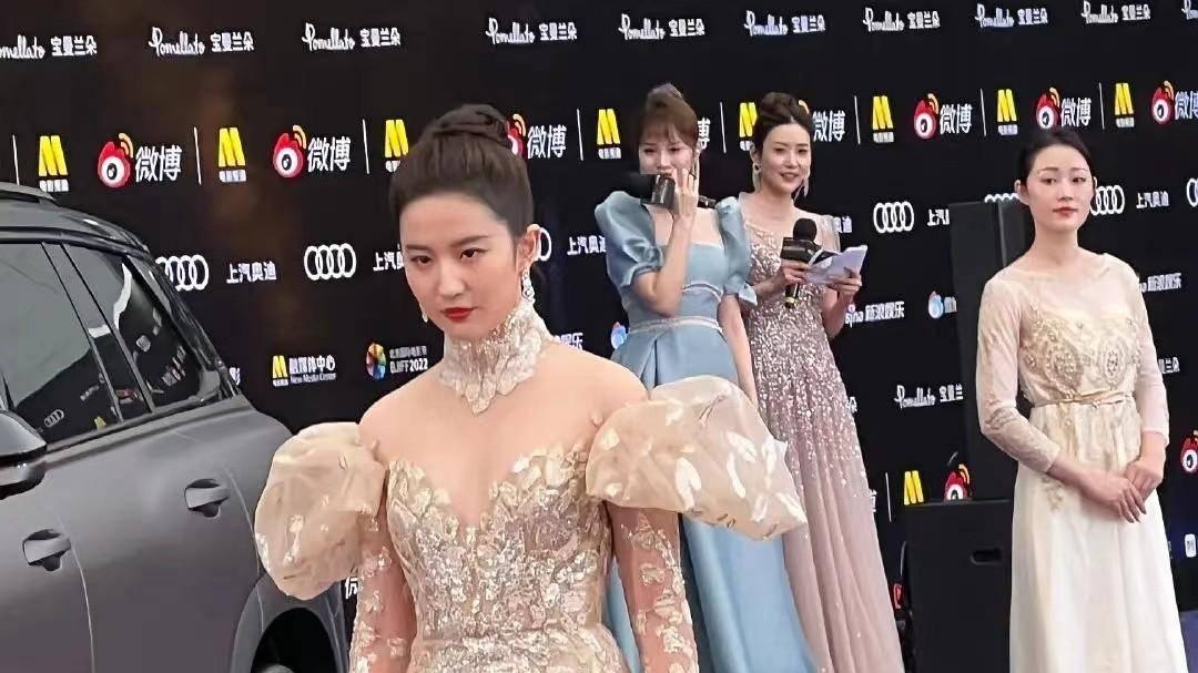 刘亦菲|刘亦菲胯大腿粗双下巴，谭松韵小腹突出身体发胖，只有排骨才美吗