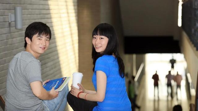 |上班谈恋爱，公司很人性，没有辞退我们