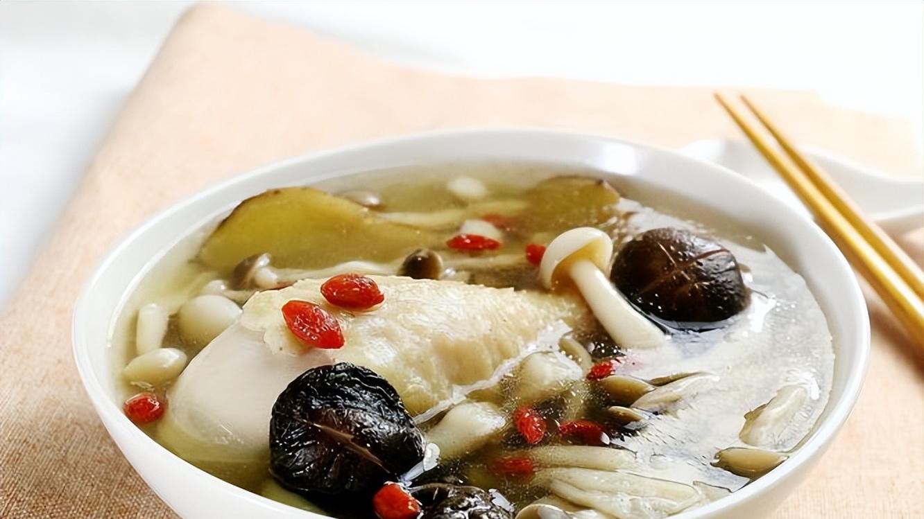 |入冬后，常喝这5款汤，有效“清理”肠道，简单一煮，暖身又舒适