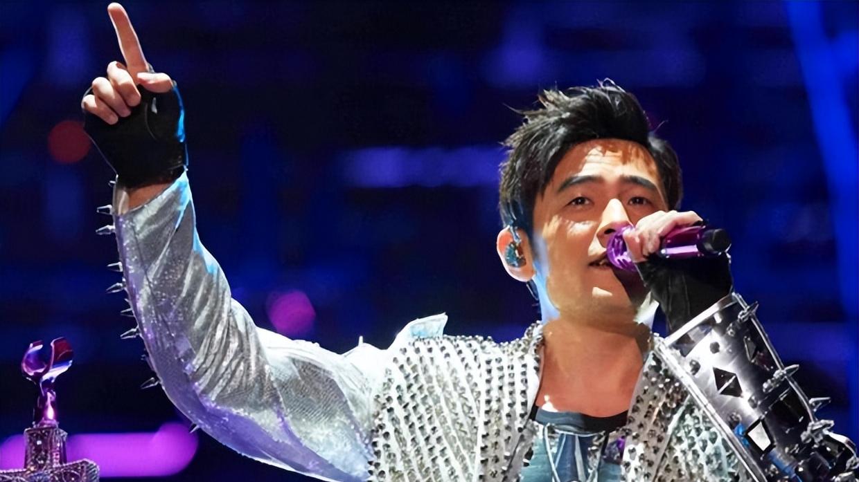 |一个周杰伦，一个周传雄，撕开华语乐坛“利令智昏”的“遮羞布”