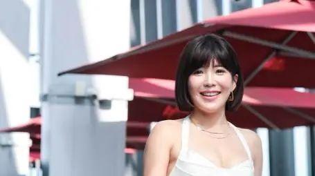 |绯闻女主角关闭社媒，光照片就让网友把持不住？这次真不怪霍华德