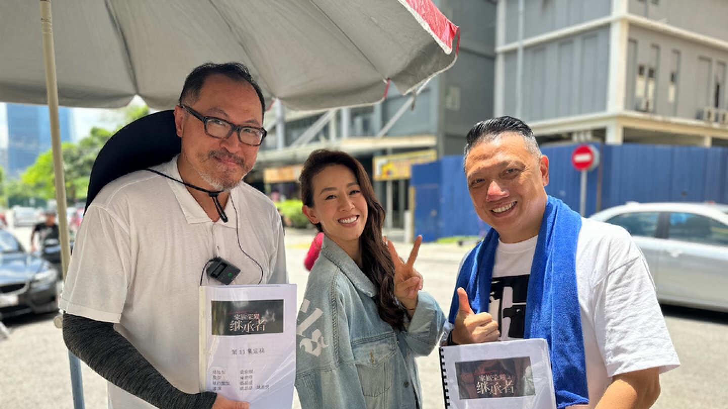 知名港星晒一家四口旅行照！与二婚老公太幸福，新作变TVB台庆剧