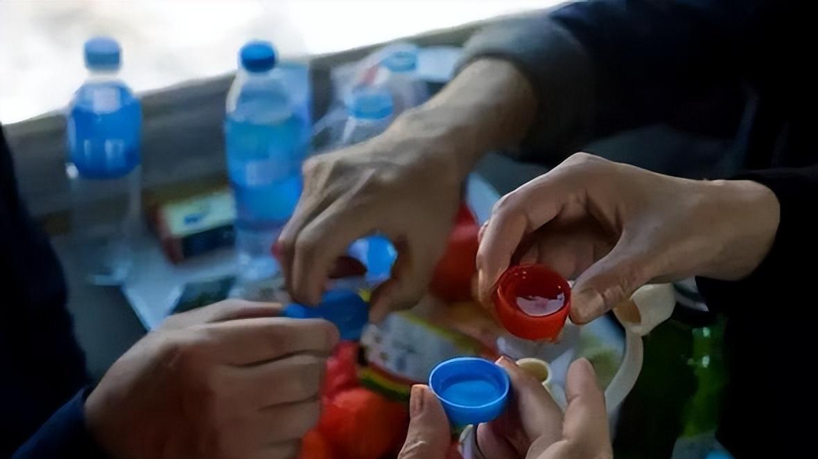 饮食文化|东北人的火车饮食文化都吃些啥？网友：比吃席还爽