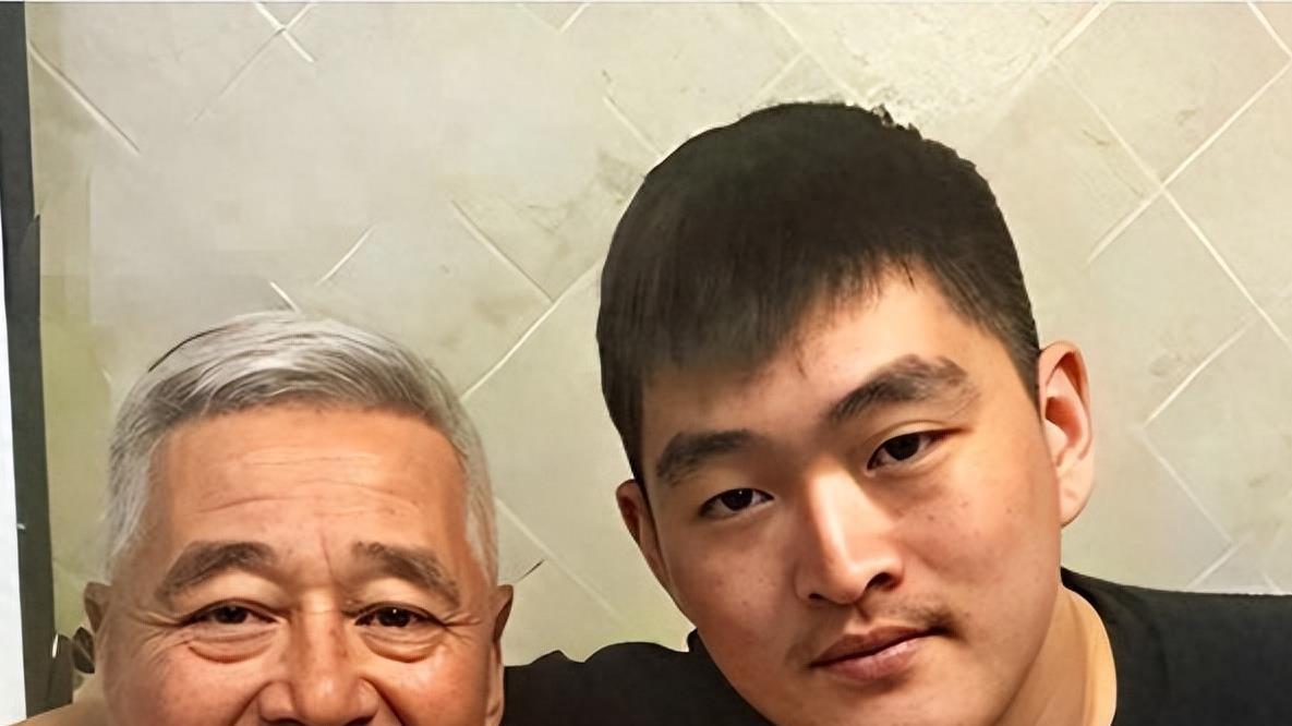 赵本山儿子：你们算什么，我家的钱十辈子也花不完，还敢来骂我