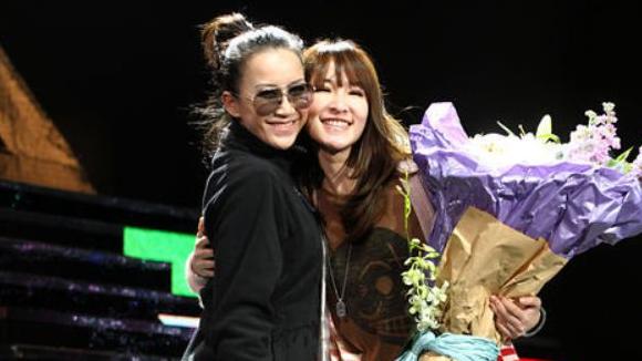 痛心！萧亚轩自曝髋关节断裂打4枚钢钉，灌骨浆、吞3倍止疼药