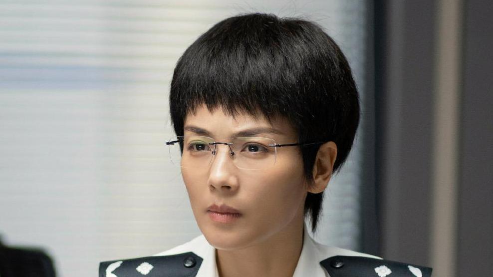 周冬雨|为角色剃光头的周冬雨，打脸了多少演现代剧还戴假发的女明星