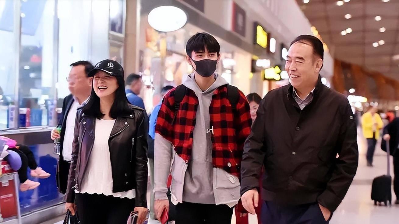 陈飞宇|陈红到处为陈飞宇奔波打点，深夜会友疑醉酒，脸部水肿精神萎靡