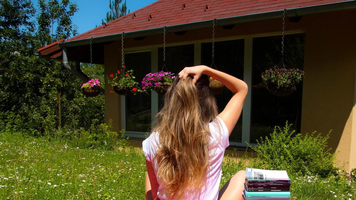 大学生|书单｜女生25岁之前，一定要读完这三本书