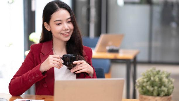 机械|为什么年轻人在职场上总是被忽视和低估？