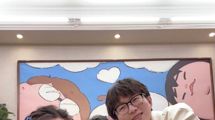 郭麒麟|德云社郭麒麟深夜发文，晒合影照引发热议，少班主要回归了