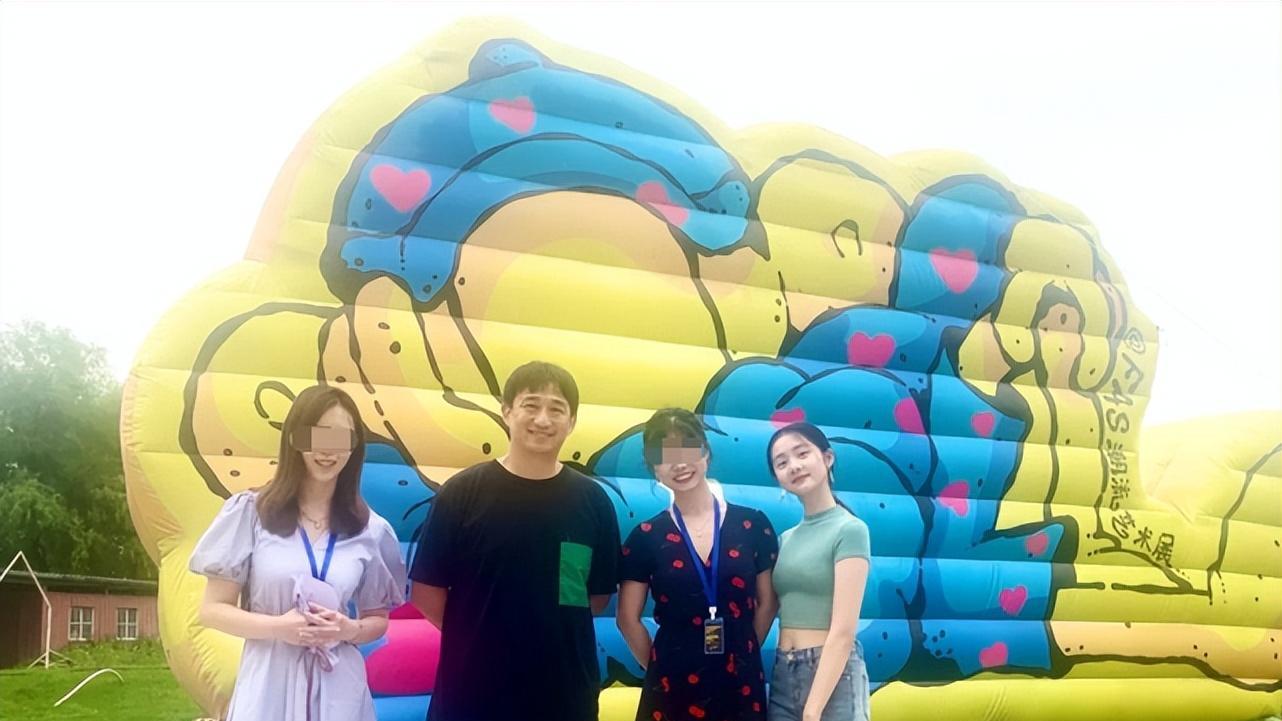 彼得潘|黄磊一家出门踏春，多妹颜值逆袭赶超姐姐，彼得潘似迷你版刘昊然！