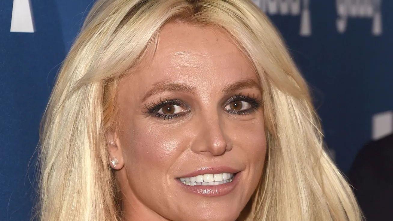 布兰妮黑料曝光！外媒曝其个人卫生极差，人很臭很脏，被男人嫌弃