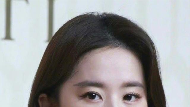 唐嫣|刘亦菲胯大腿粗双下巴，谭松韵小腹突出身体发胖，只有排骨才美吗