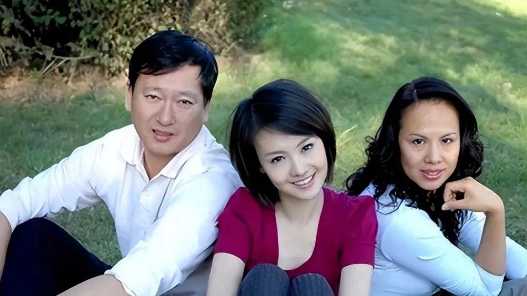 郑爽晒近照破变老谣言？空气刘海放飞自我，状态饱满，眼睛又有亮光！