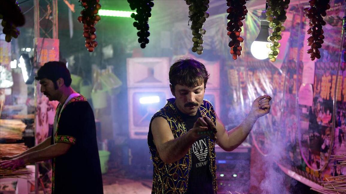 羊肉串|去新疆出差，两人点了30根羊肉串，老板确认三遍，上桌后不敢相信