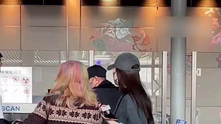 情侣|文章新女友曝光！身材高挑气场强比马伊琍年轻漂亮，姚笛赤裸裸牺牲了