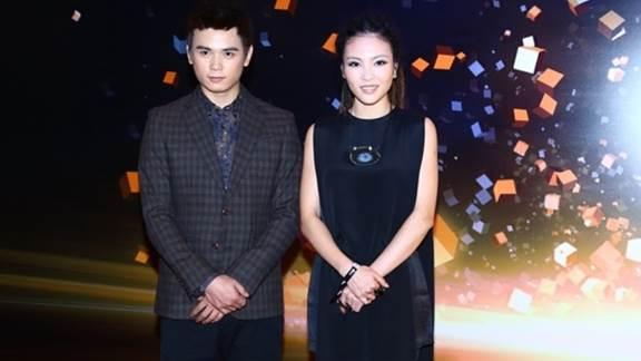 毕夏深夜悼念张恒远，刚过头七就扯改嫁事宜，墓碑曝光称呼引争议