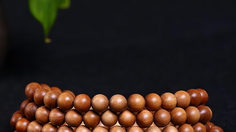 几种桃花运满满的文玩手串