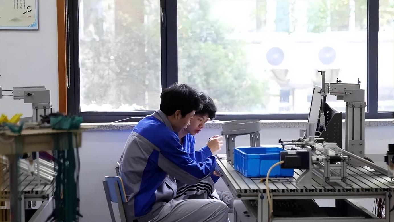 许多|“中专生打人致死事件”流出，知情人曝出更多细节，网友：难以置信