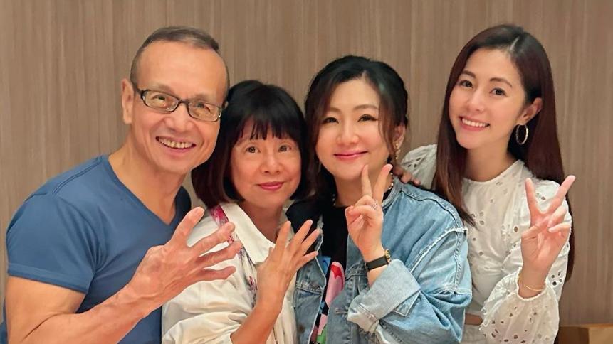 42岁任家萱晒庆生照，产后身材依旧如少女！小腰果正脸曝光像爸爸